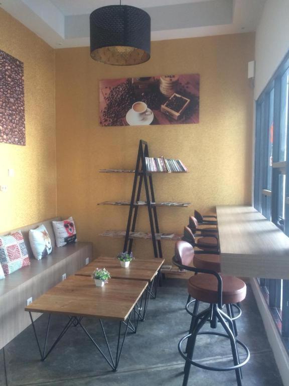 The Batik Bed And Coffee Bandung Hotel Exterior foto